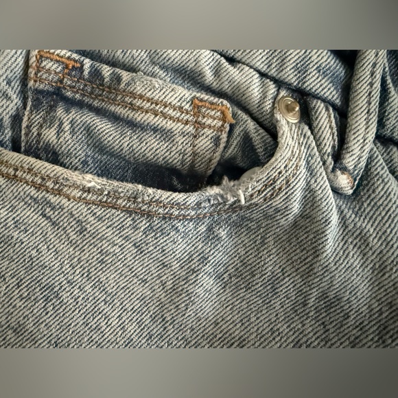 Good American Good Classic Cuffed Jeans - Picture 15 of 16
